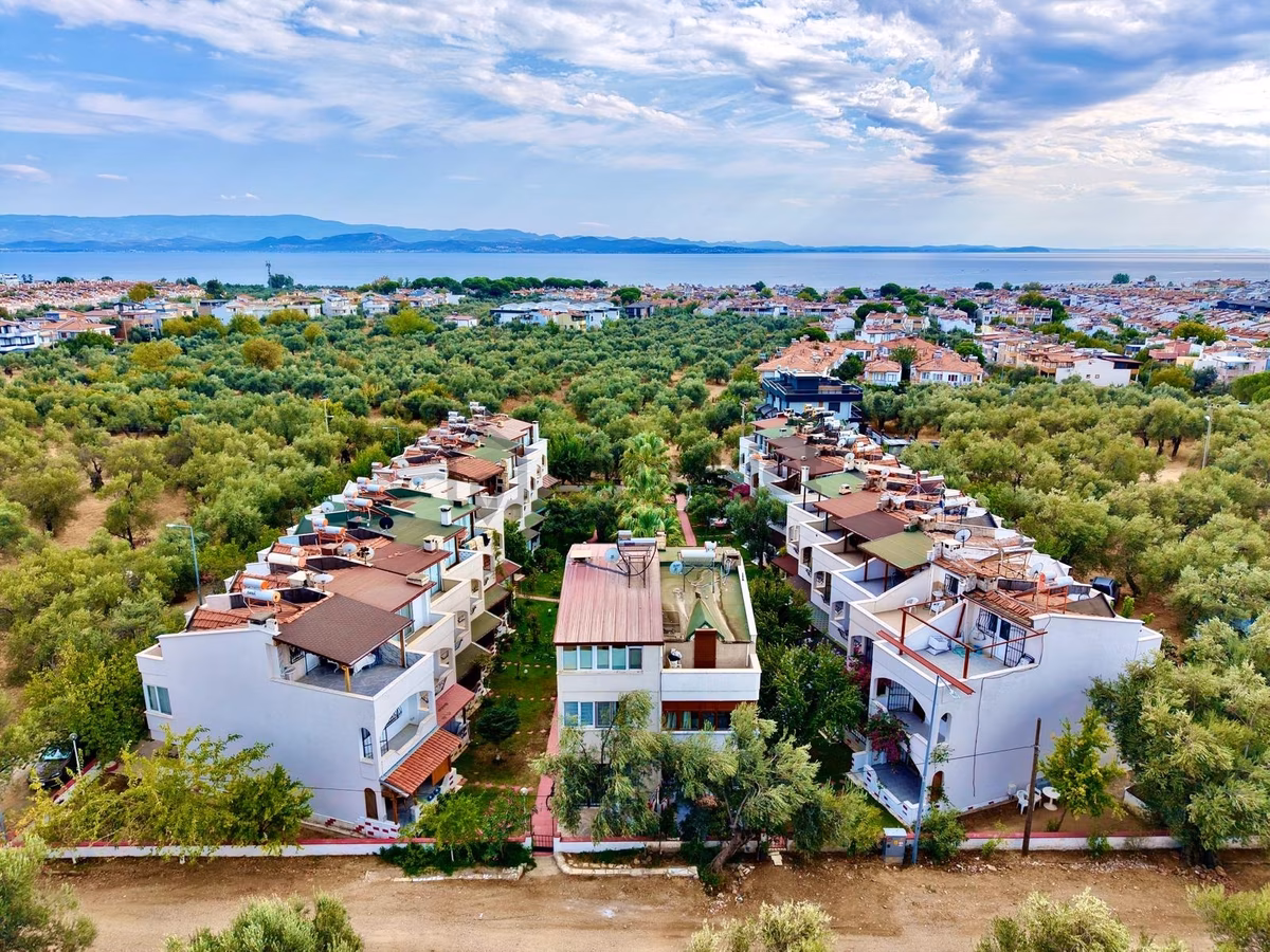 ▀güçten Gürede Kazdağı Manzaralı Denize 450m Bahçeli 3+1 Triplex