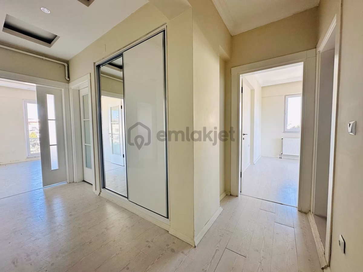 Havuzlu Site İçinde Kiralık 3+1 Geniş Daire - 25