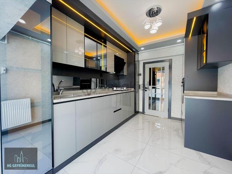 Mareşal Çakmak Mh.'de 3+1 Bağımsız Satılık Fırsat Daire