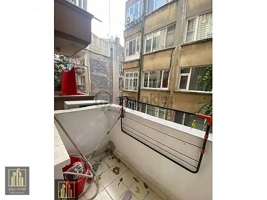 Şişli'de Satılık 3+1 Daire - 110m² - Metroya Yakın - 9