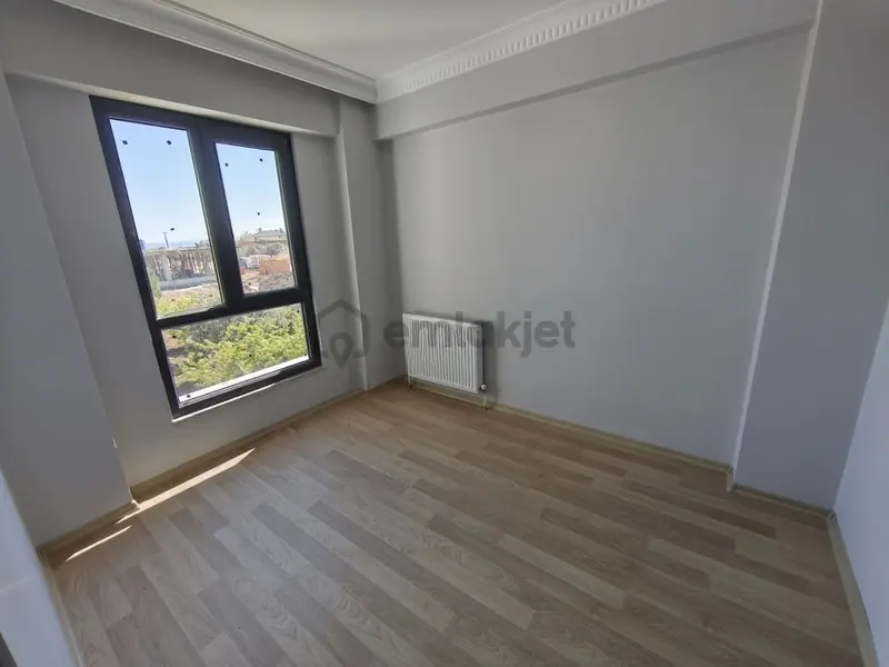 İstiklal De 6 Dairelik Havuzlu Sitede - 10