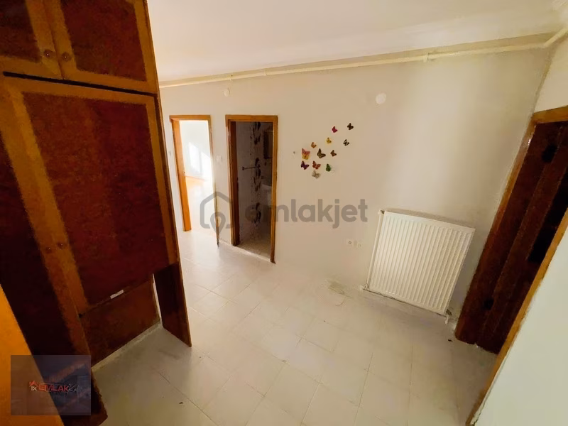 Emlakkent'den Acil Satılık Mükemmel Konumda 3+1 Daire - 3