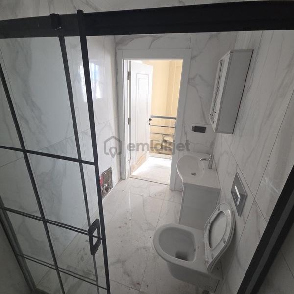 Burhaniye Merkezde 4 Banyo/tuvaleti Olan Kullanışlı Dubleks