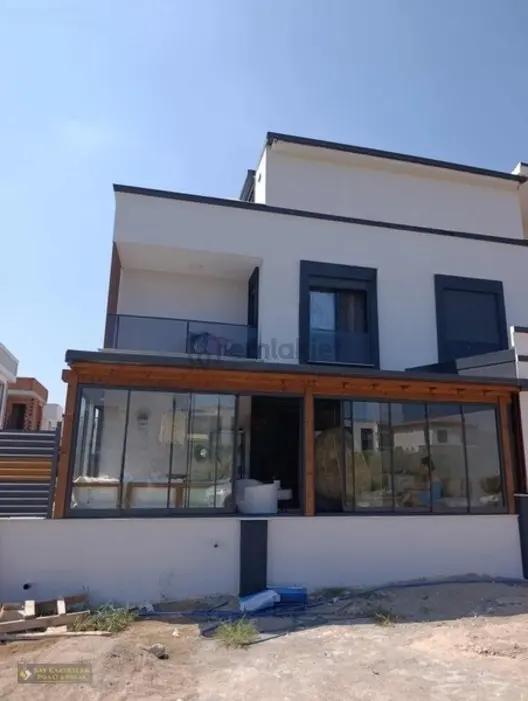 Doğanbey De Satılık Havuzlu Bahçeli Villa - 3