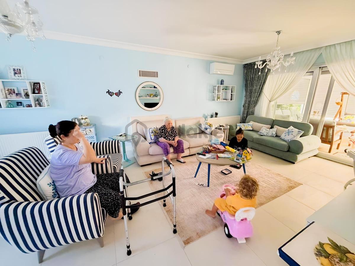 Çeşme Dalyan'da Satılık 8+1 Müstakil Villa Site İçerisinde - 9