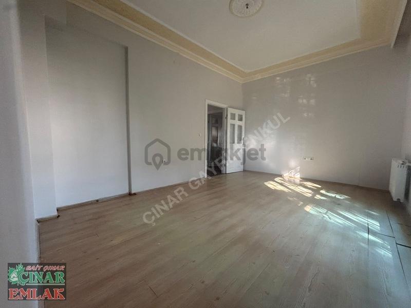 **çınardan** Kat Konumuda Altta Daireli Fırsat 3+1 Y.giriş Daire