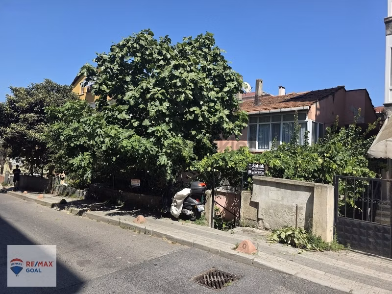 Remax Şirvan'dan Burhaniye'de Geniş Arsa Paylı Satılık Müstakil - 5