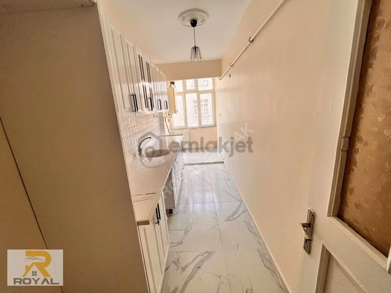 Söğütlüçeşme'de 2+1 İçi Full Tadilatlı Çift Cephe Arakat - 13