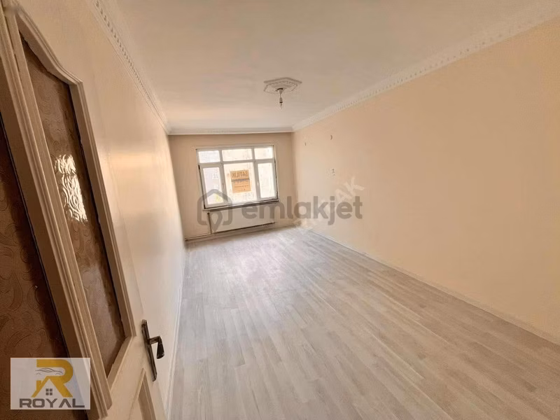 Söğütlüçeşme'de 2+1 İçi Full Tadilatlı Çift Cephe Arakat - 5