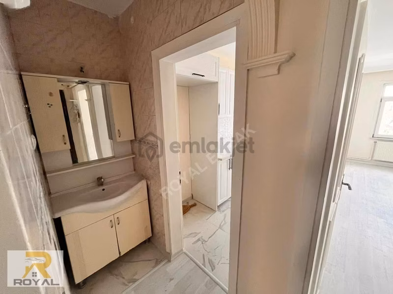 Söğütlüçeşme'de 2+1 İçi Full Tadilatlı Çift Cephe Arakat - 9