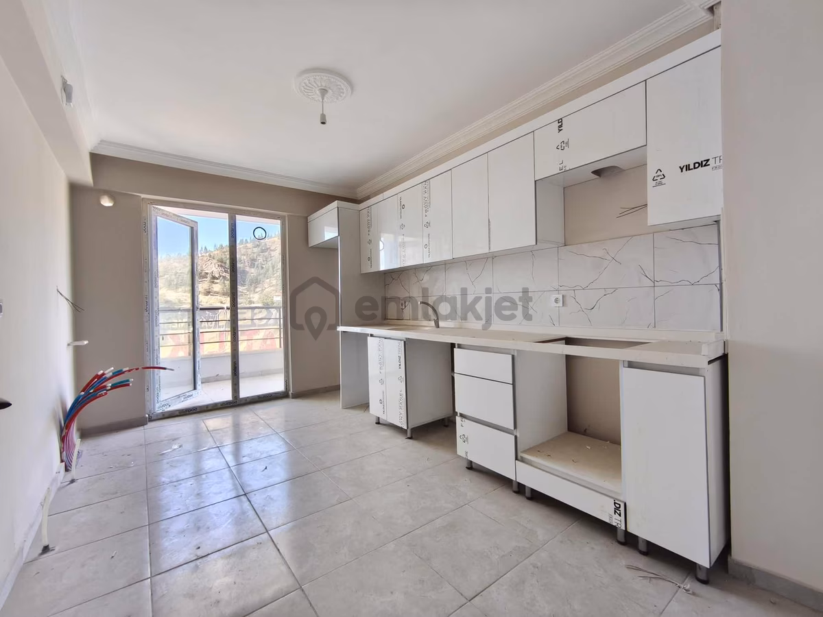 Eksen'den Manzaralı Ön Cephe 1. Kat 3+1 Satılık Sıfır Daire - 2