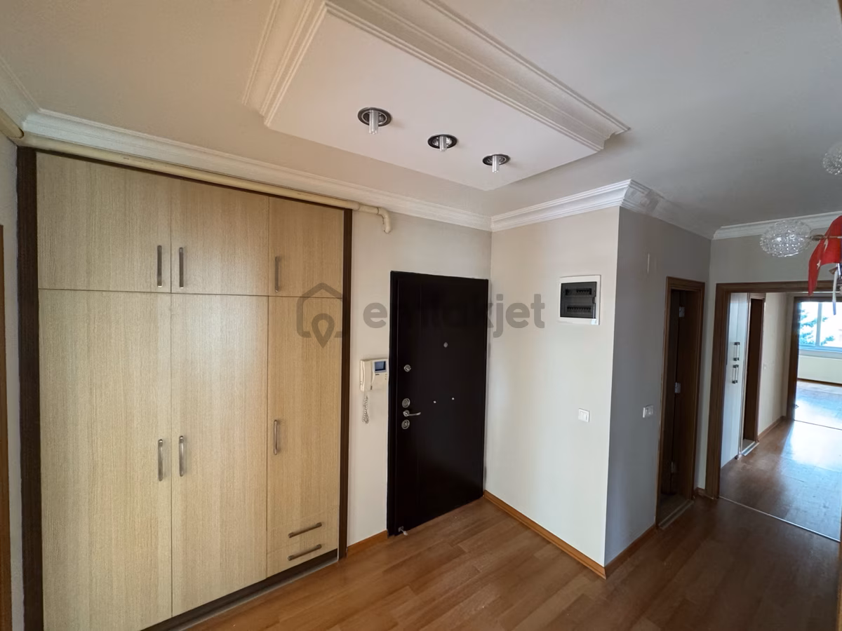 Toros Mahallesi'nde Geniş Balkonlu Kiralık 4+1 Daire - 22