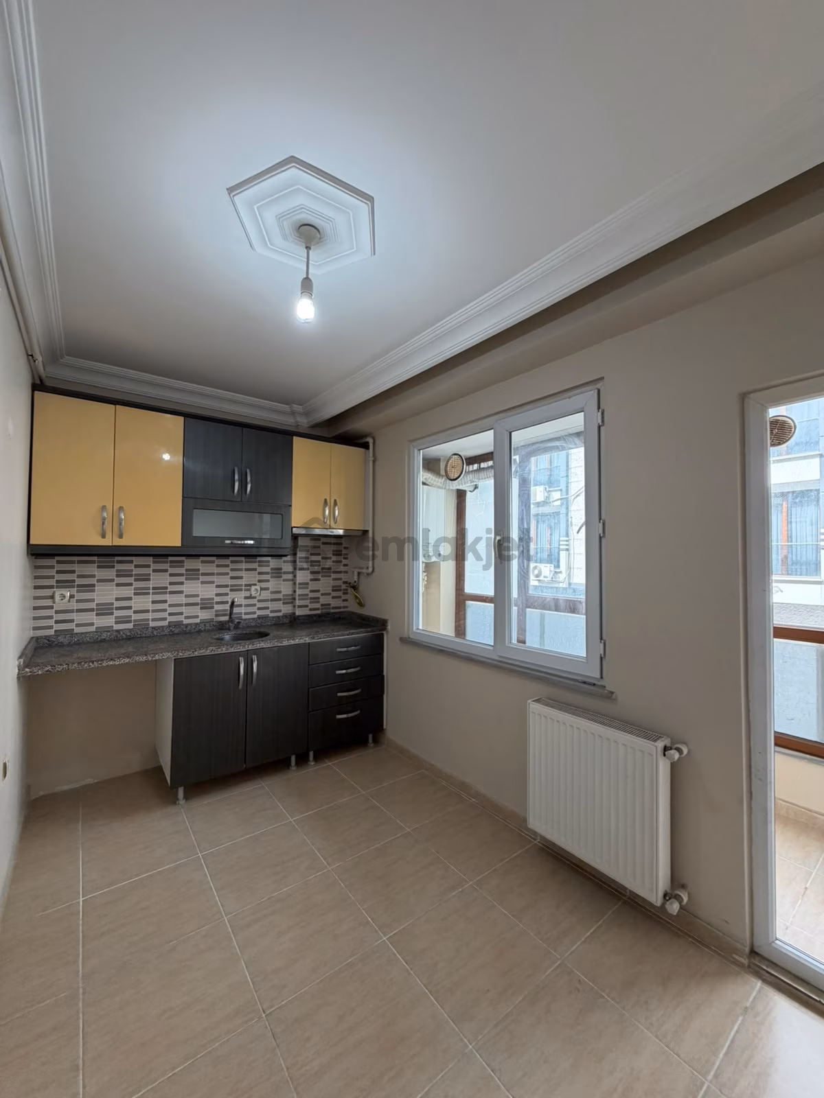 Tek Daire Üzeri Aile Binasında Büyük M2 2+1 Daire - 3