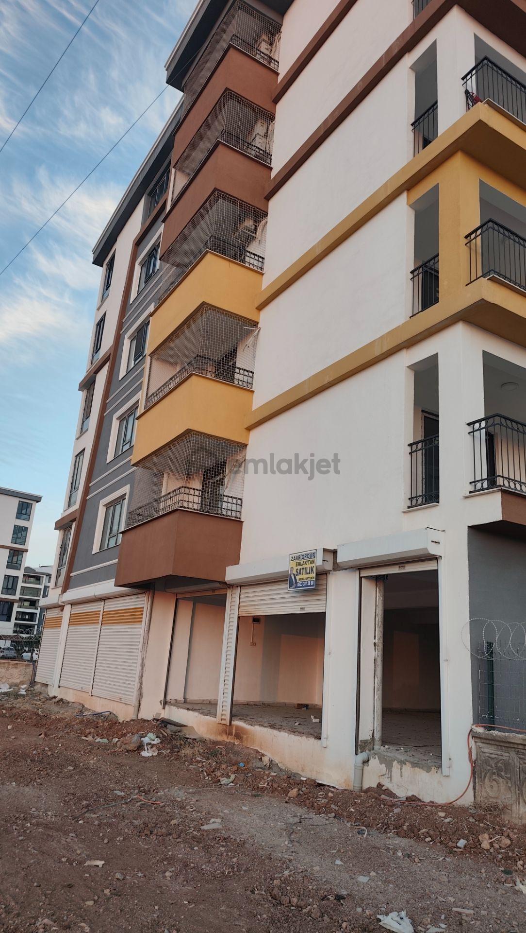 Metrokent'te Satılık 2 Adet Dükkan - 2