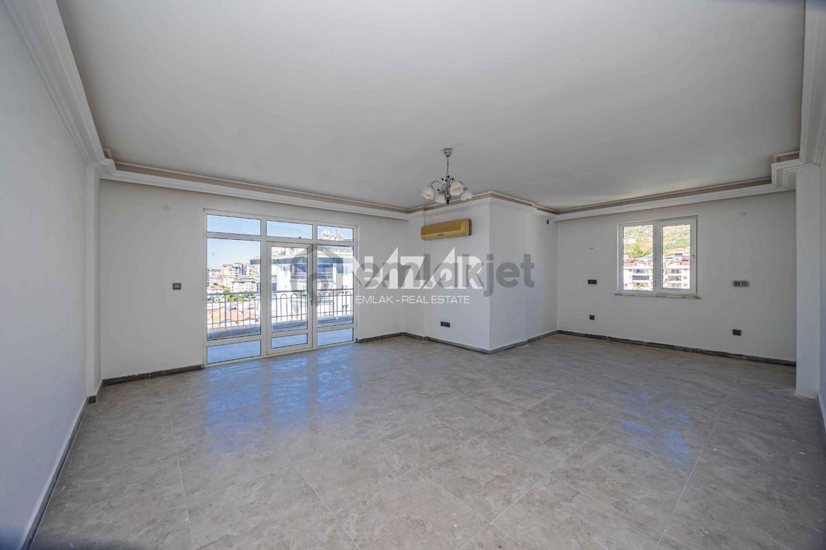Alanya Cikcilli’de Satılık 4+1 Dubleks Daire - 200 M2 - 15