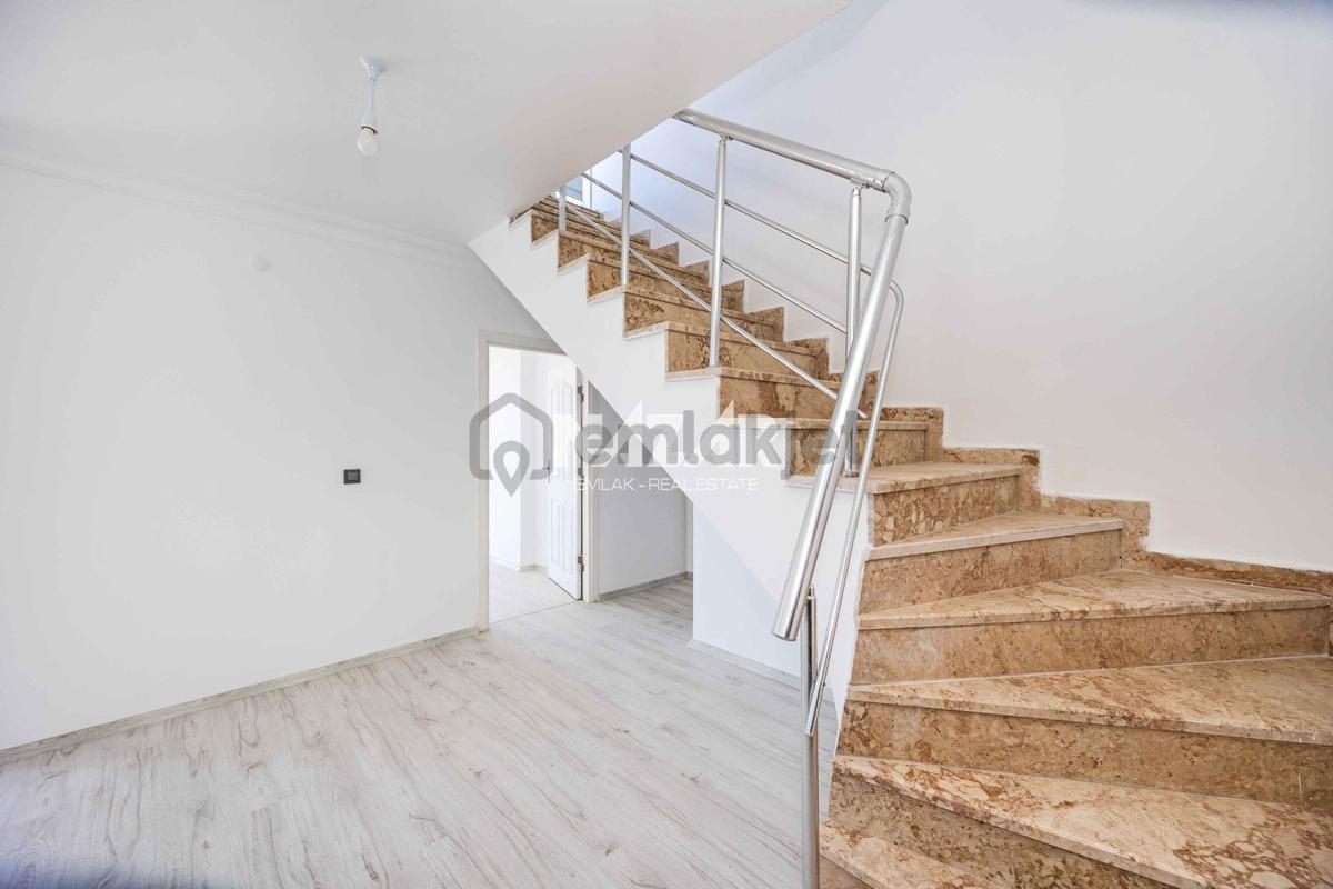 Alanya Cikcilli’de Satılık 4+1 Dubleks Daire - 200 M2 - 15