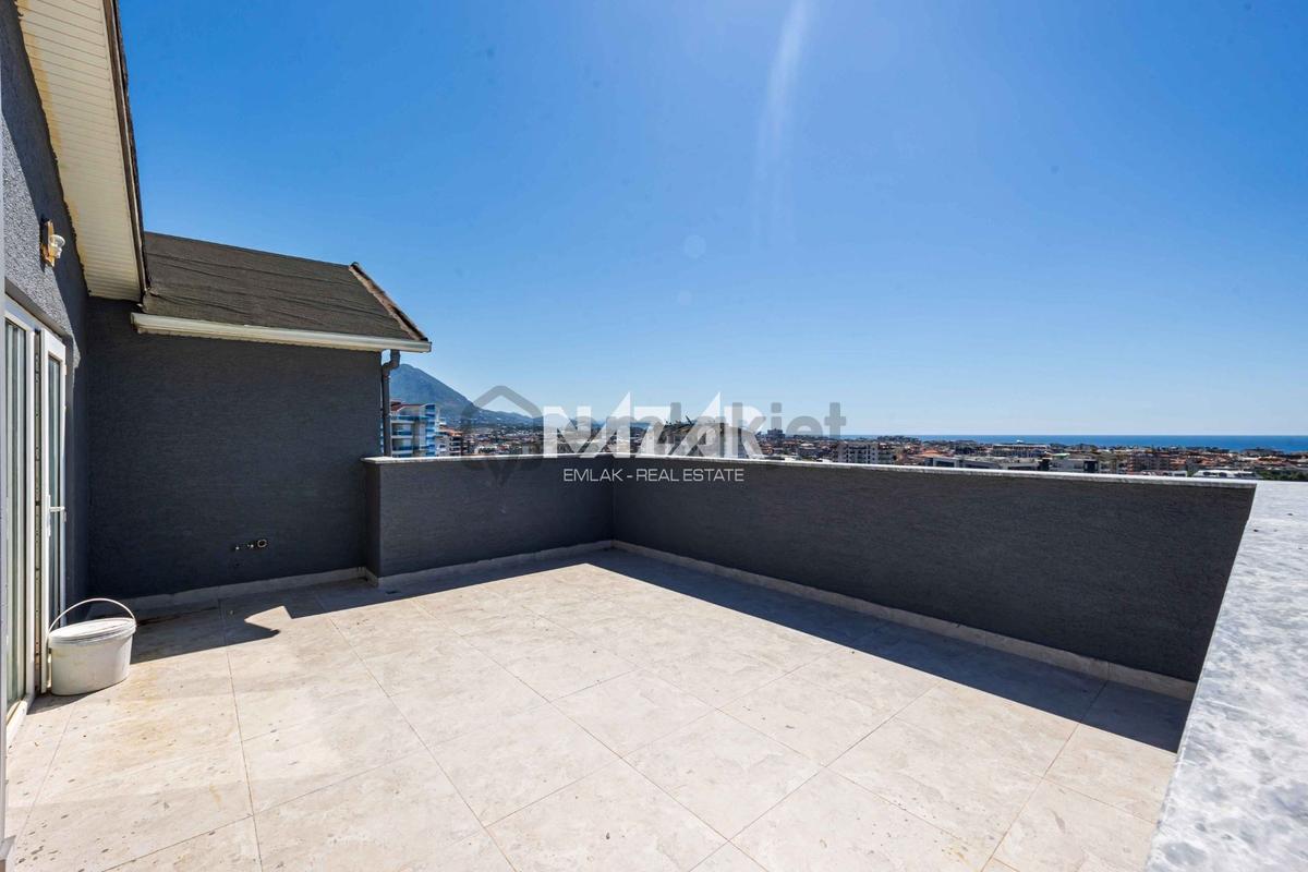 Alanya Cikcilli’de Satılık 4+1 Dubleks Daire - 200 M2 - 30