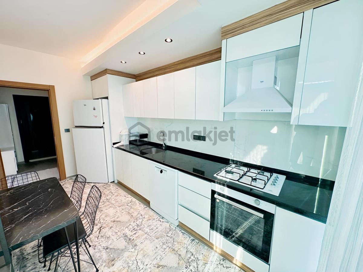 Rform Sitesinde | Havuz Manzaralı Köşe 2+1 Kiralık - 14