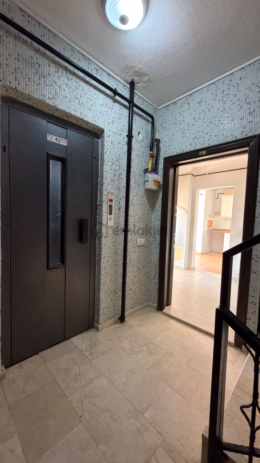 Kuşadası Ege Mahallesinde Havuzlu Sitede 3+1 Ara Kat Daire - 10