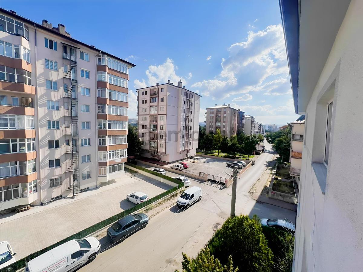 Özyalçın'dan Geniş Ve Farah 3+1 Kiralık Daire - 15