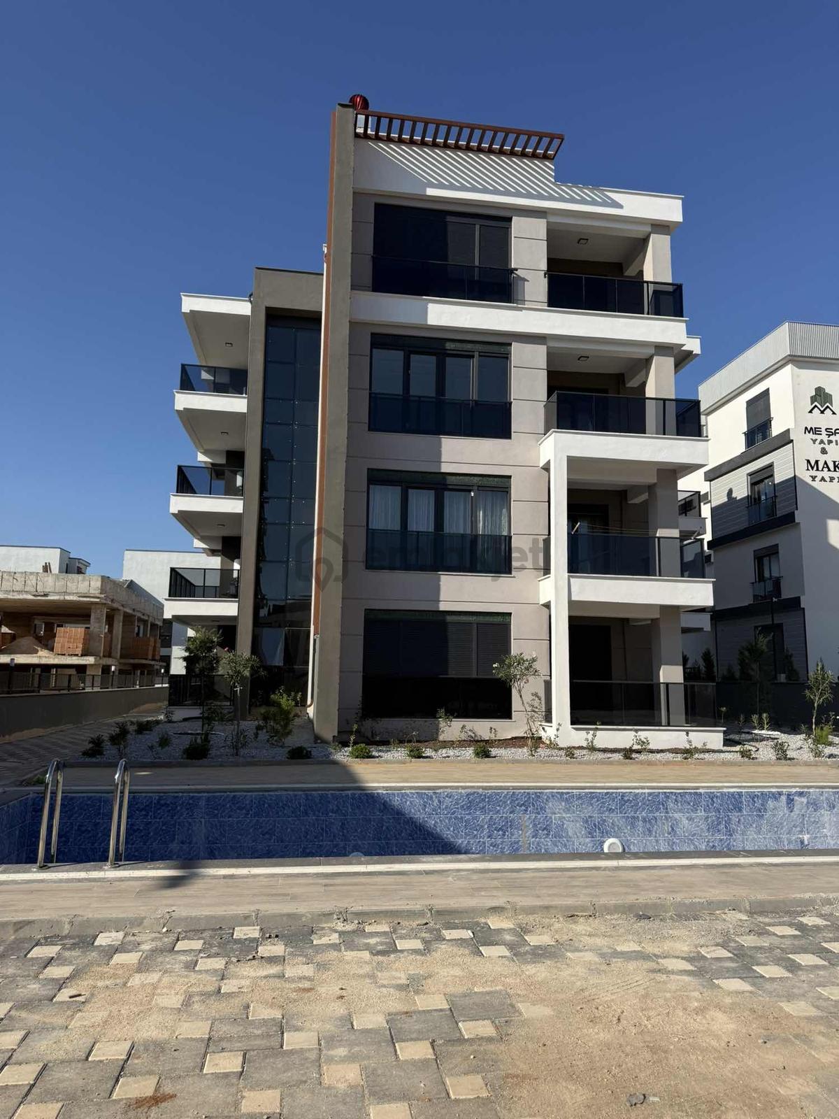 Altıntaşta Havuz Cepheli, Güneydoğu Cephe Satılık Ara Kat Daire - 2
