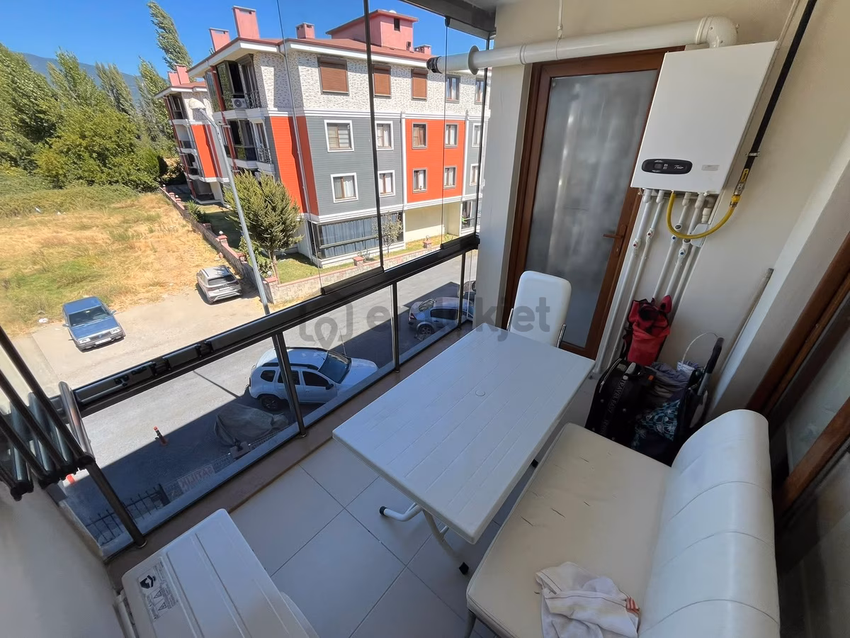 Yükselden Akçayda Ön Cephe Ara Kat Cam Balkonlu Doğalgazlı 1+1 - 9