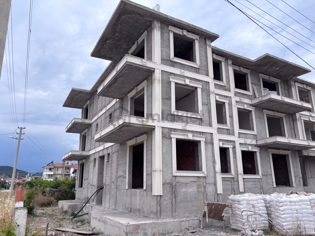 Muğla Ortaca Da Sıfır 3 Katlı Binanın Orta Katında Bulunan 1+1 Daire Satılık