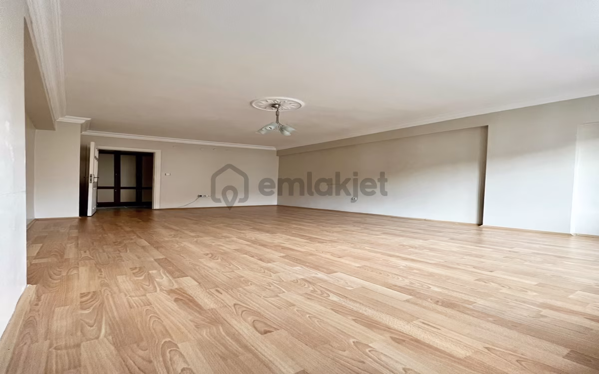 Atapark'ta Cadde Yakını Üst Kat Ön Cephe Geniş Asansörlü 3+1 - 31