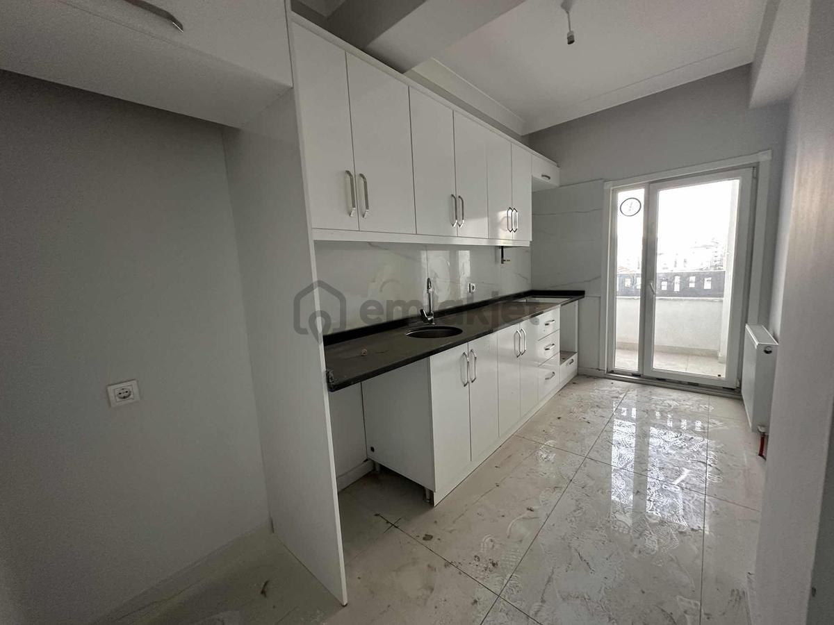 Sultanbeyli Merkez'de Satılık 3+1 Arakat Daire 115 M2 - 6