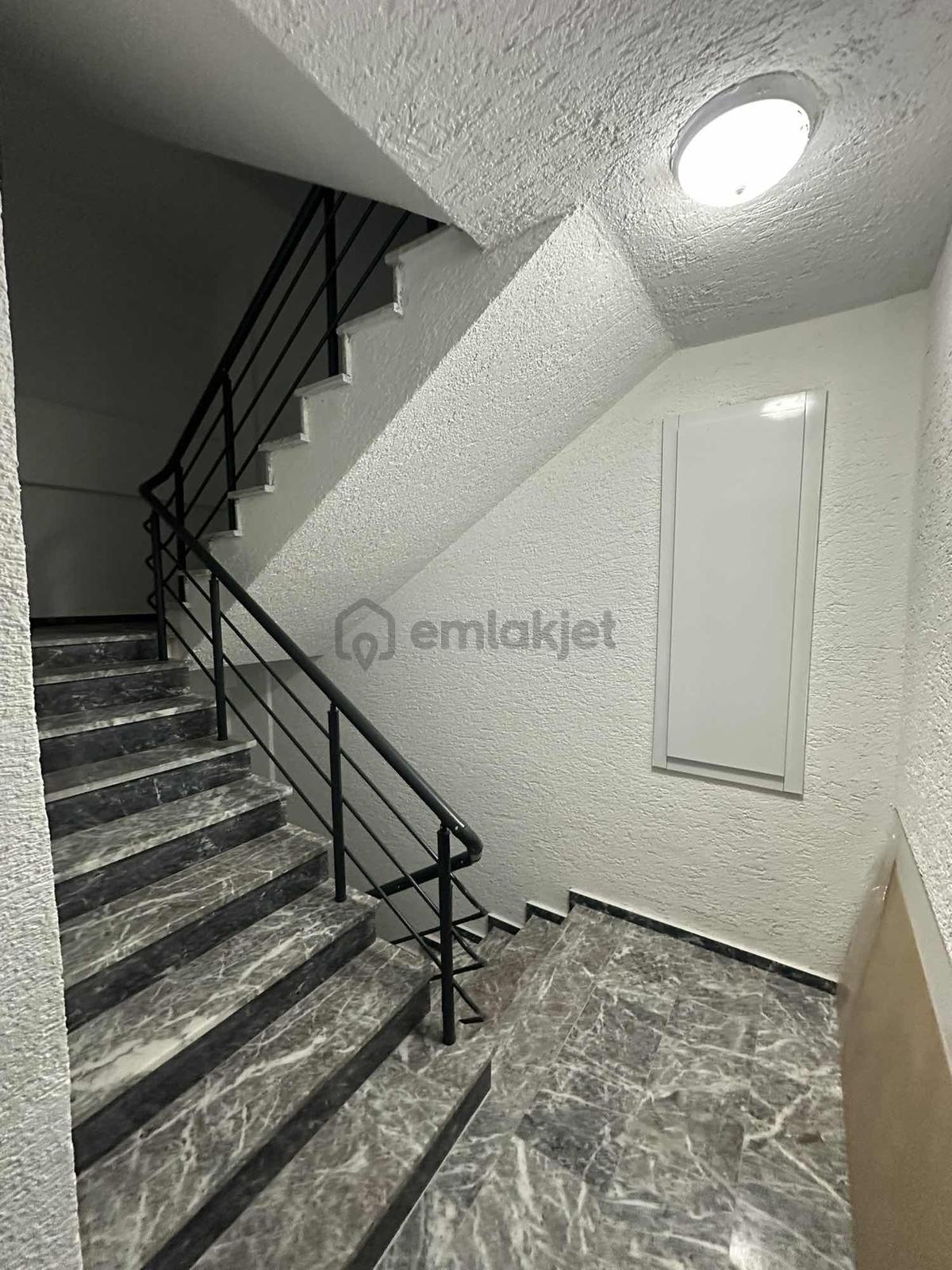 Sultanbeyli Merkez'de Satılık 3+1 Arakat Daire 115 M2 - 21