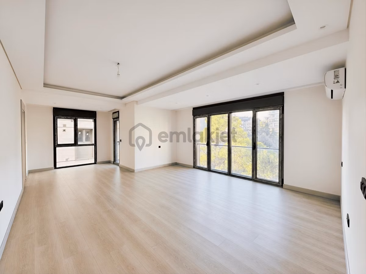 Validebağ Sitesi | Önü Açık | Kullanışlı Kat Planı | 3+1 Satılık - 5