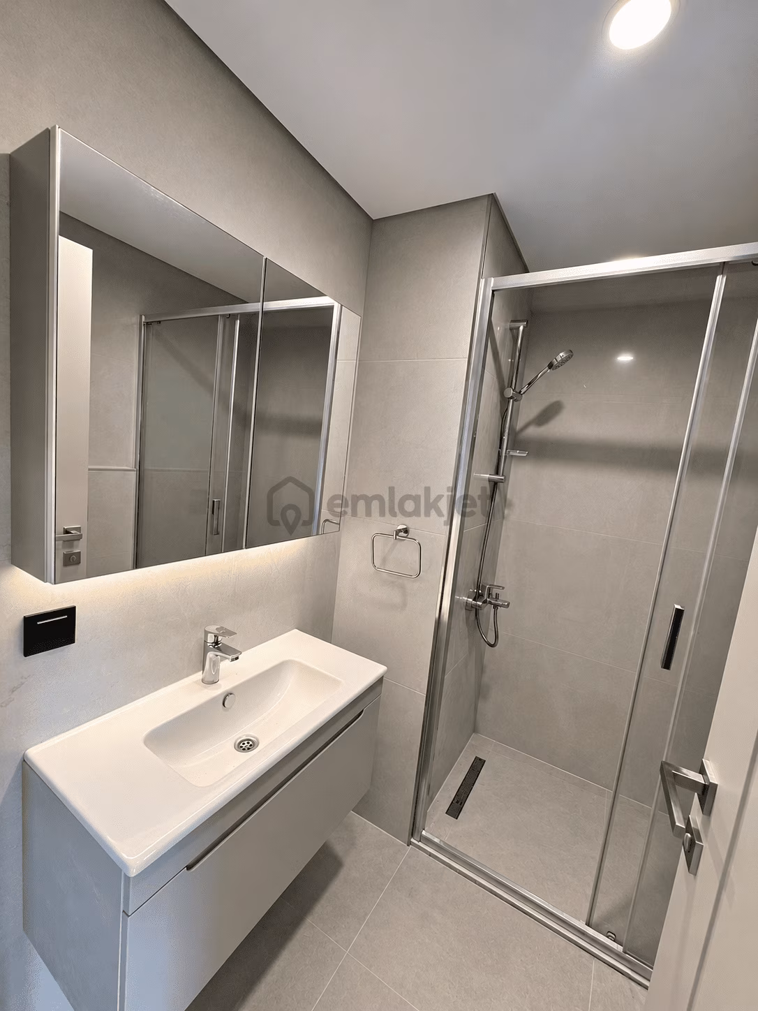 Validebağ Sitesi | Önü Açık | Kullanışlı Kat Planı | 3+1 Satılık - 21
