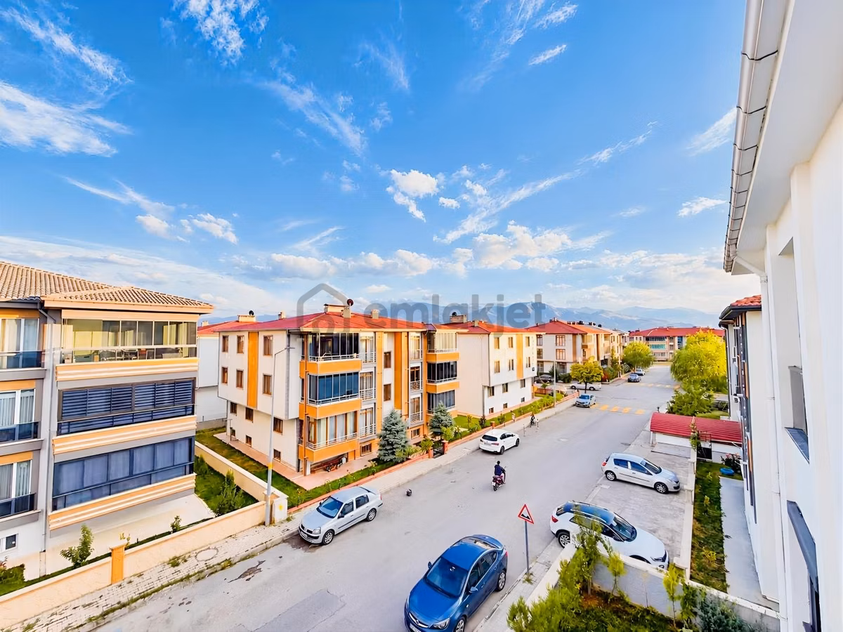 Remax Dem'den Demirkentte 140 M2 Geniş 3+1 Satılık Daire - 12