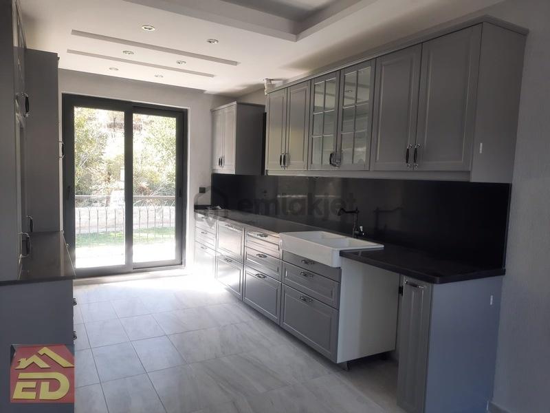 Buldan'da Doğayla İç İçe 9+2 Satılık Tripleks Villa - 26