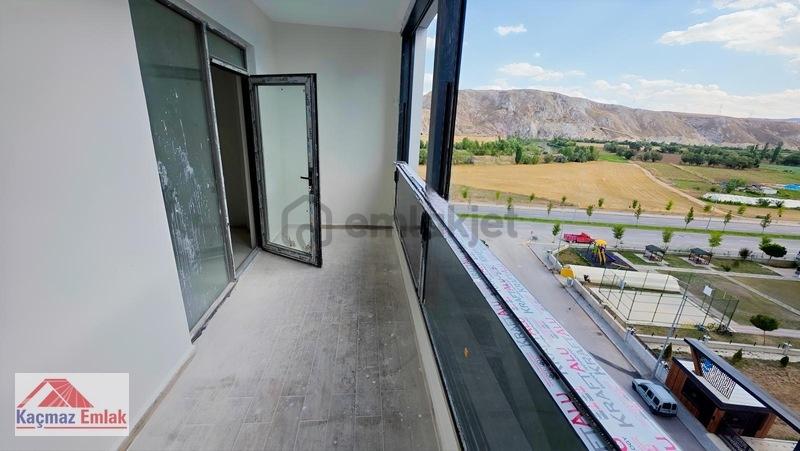Sivas Yeşilyurt Mahallesi 3+1 Satılık Daire 7. Kat Güney Cephe - 13