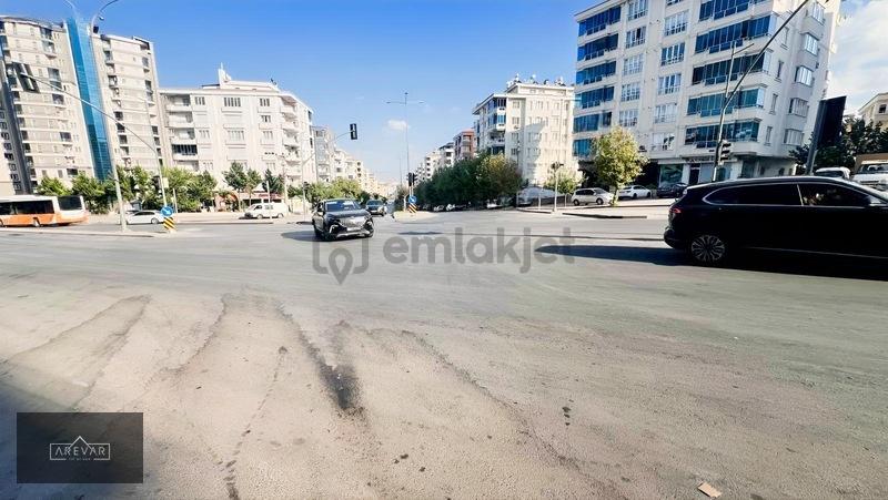 Arevar Dan Güvenevler Cadde Üsütünde Satılık Dükkan - 17