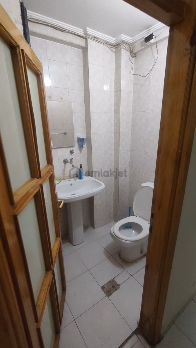 Uçaksavar Kavşağı Civarı Eşyalı Satılık Ofis Büro - 12
