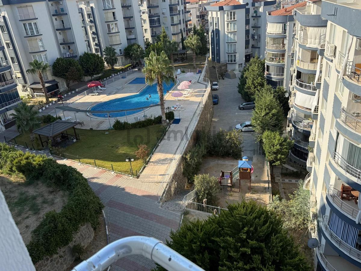 Havuzlu Sitede Ara Kat 3+1 Daire - 2