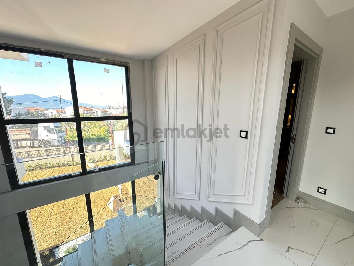 Soğucak'ta Eşsiz Manzaralı Tek Müstakil Villa - 15