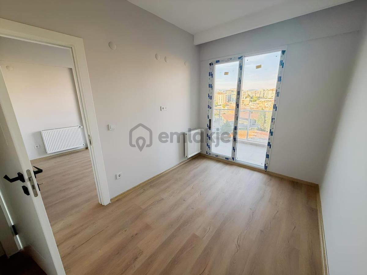 Harmandalıda Havuzlu Sitede Önü Açık Ferah 1+1 Satılık Daire - 6