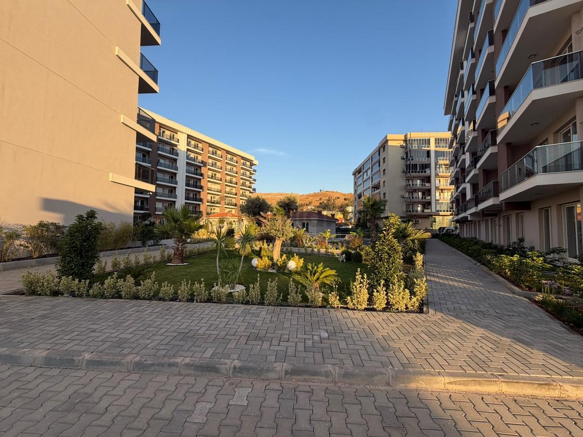 Harmandalıda Havuzlu Sitede Önü Açık Ferah 1+1 Satılık Daire - 27