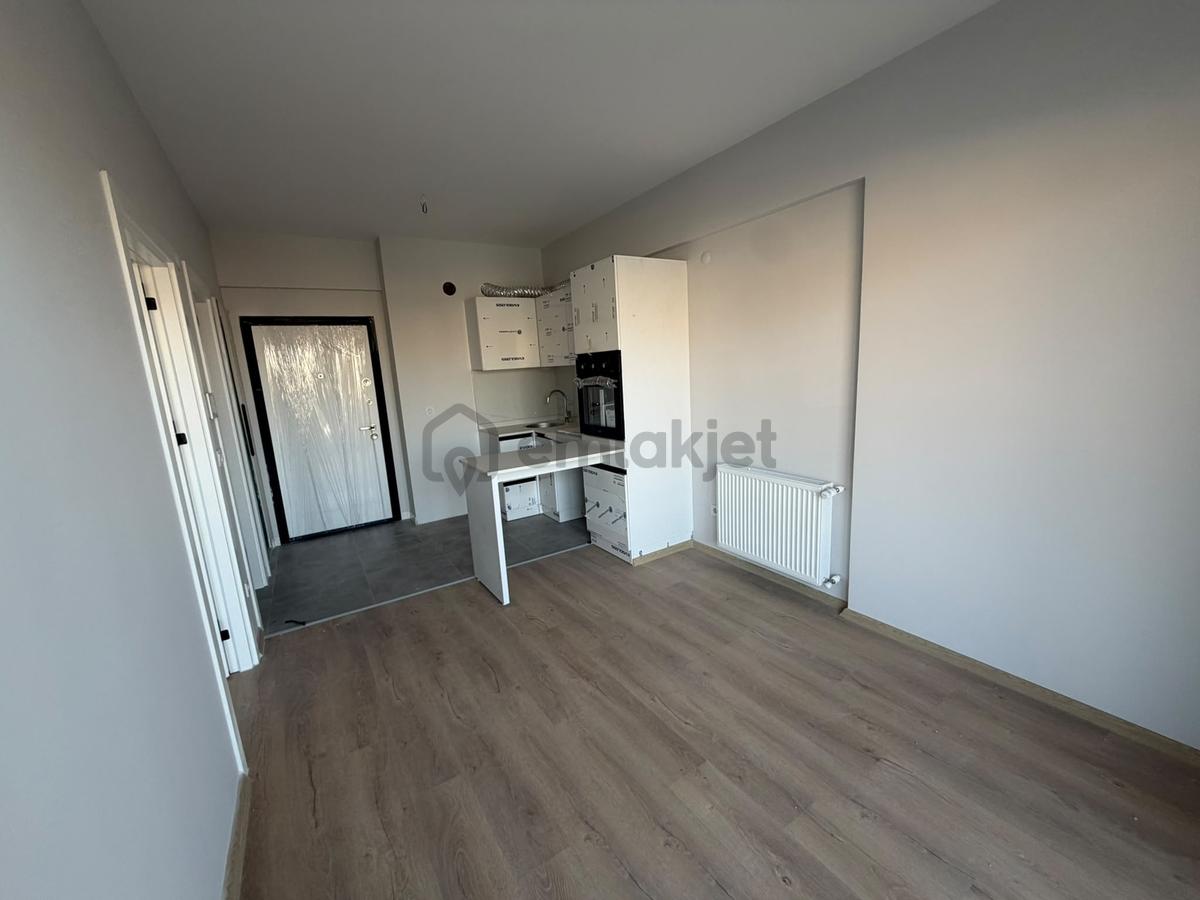 Harmandalıda Havuzlu Sitede Önü Açık Ferah 1+1 Satılık Daire - 9