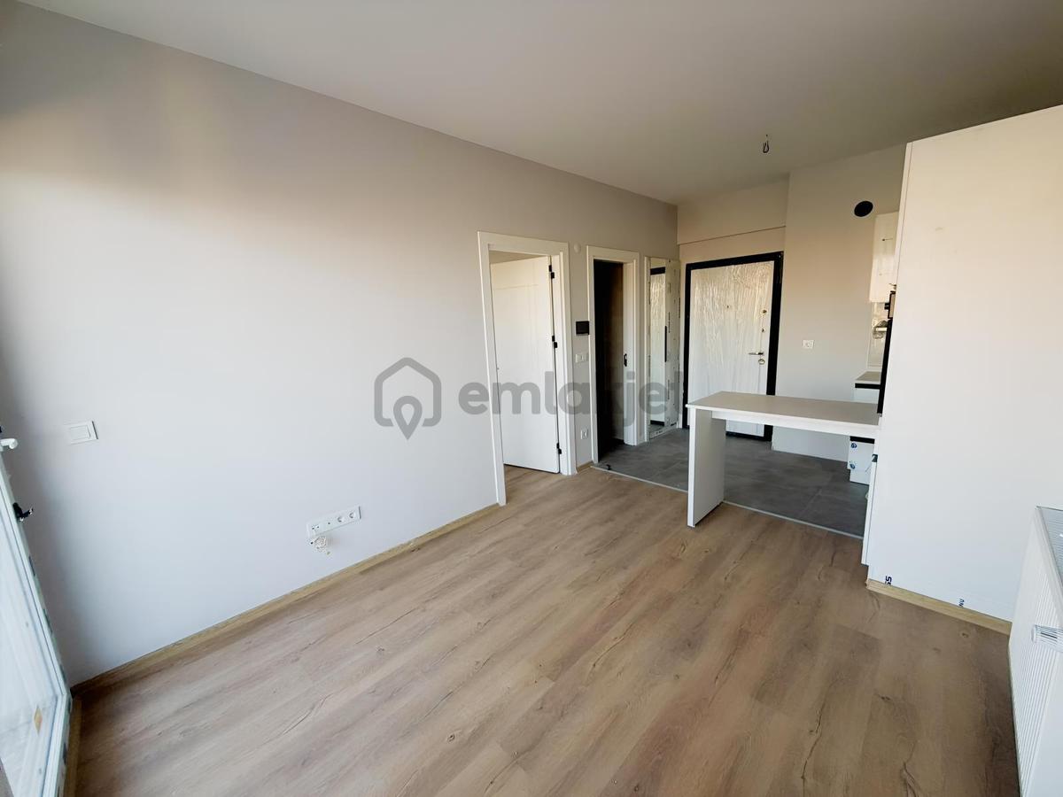 Harmandalıda Havuzlu Sitede Önü Açık Ferah 1+1 Satılık Daire - 5
