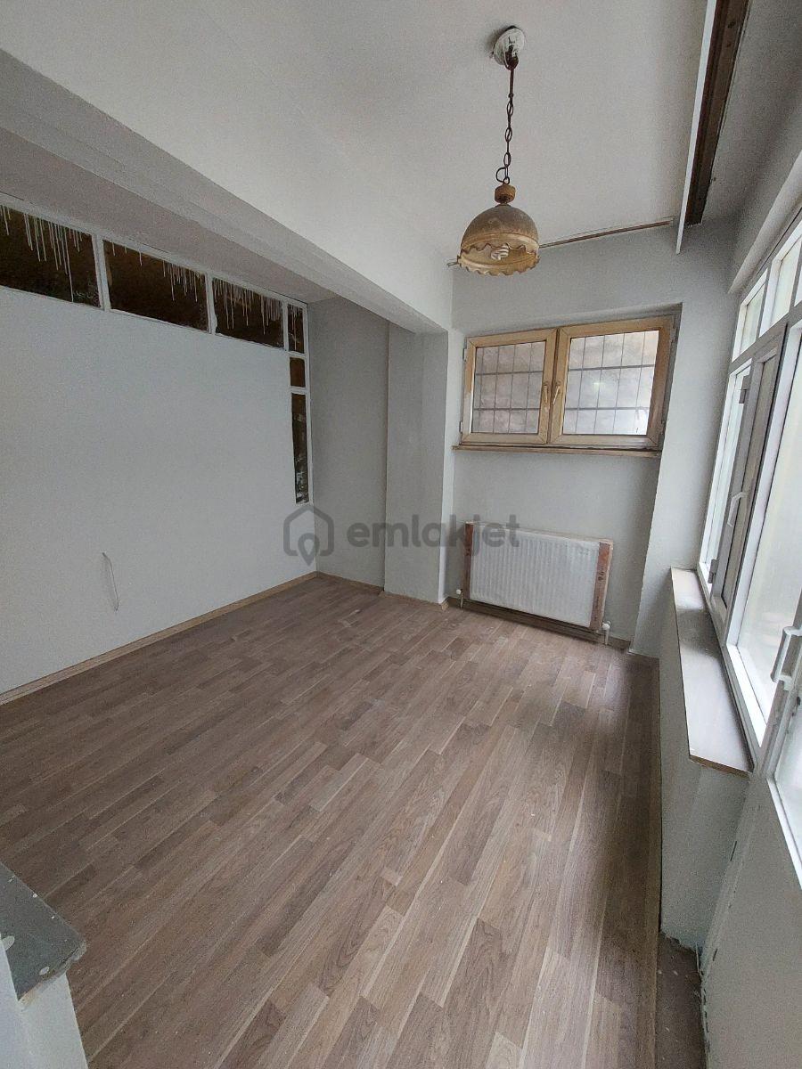 Heykel Setbaşı Ünlü Cadde'de 3+1 Giriş Kat Daire - 8