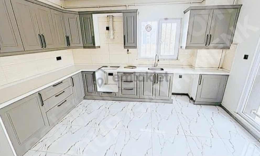 Avrasya Caddesinde Deniz Manzaralı, Bahçeli Satılık Villa - 11