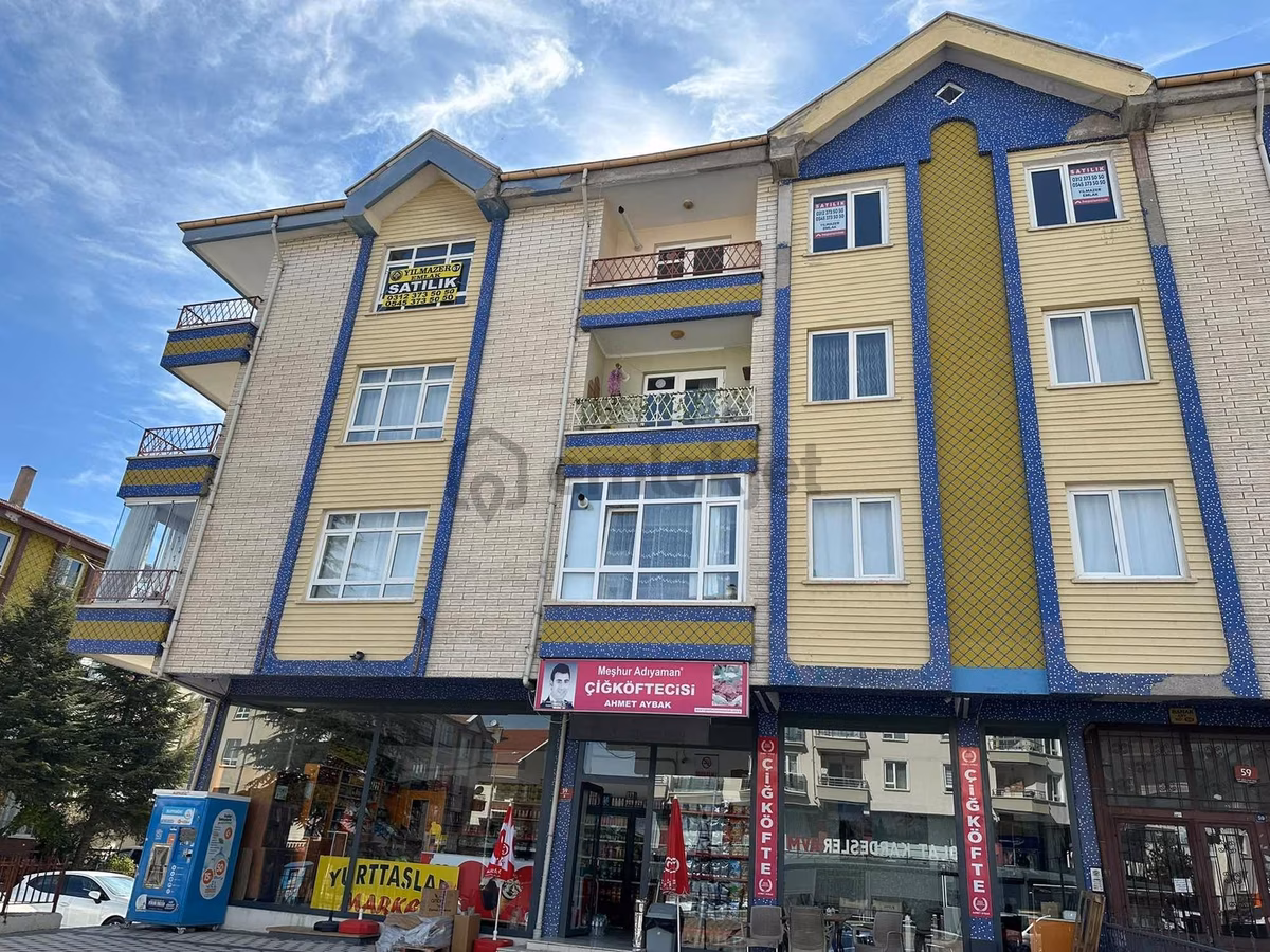 Yılmazer'den Karapürçek'de Cadde Üstü Ön Cephe Kök Tapu