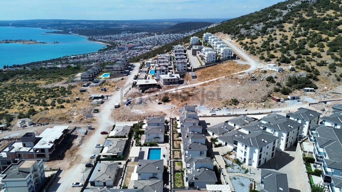 Butik Site İçi Deniz Manzaralı Geniş Bahçeli , 1+1 Daire - 32