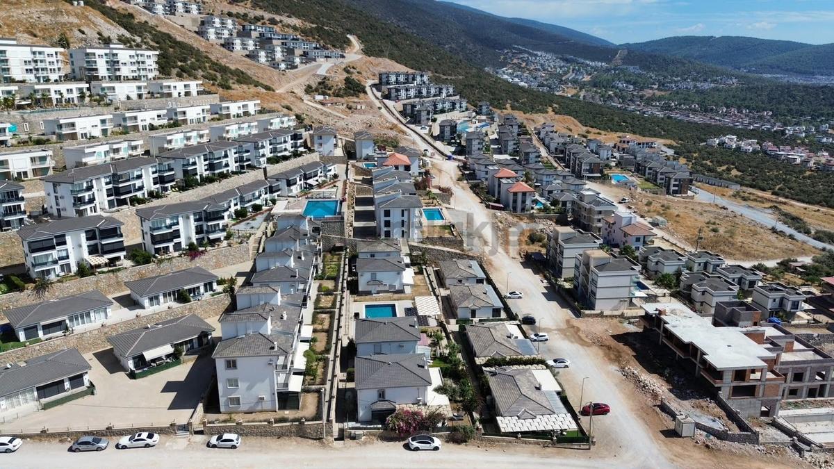 Butik Site İçi Deniz Manzaralı Geniş Bahçeli , 1+1 Daire - 26