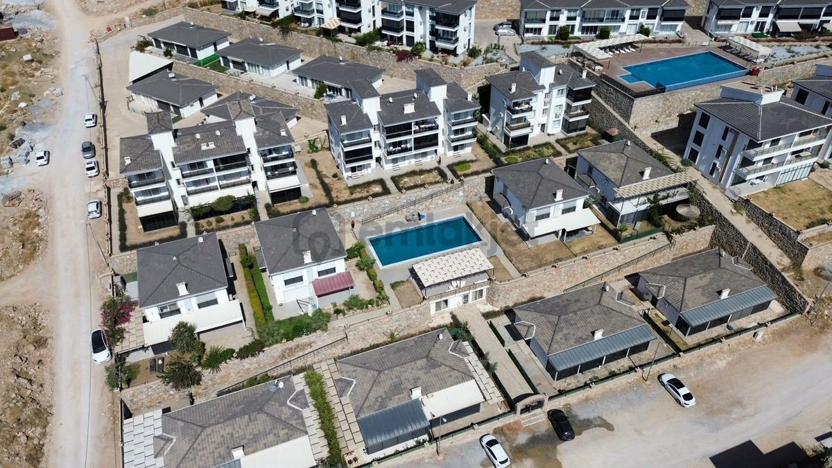 Butik Site İçi Deniz Manzaralı Geniş Bahçeli , 1+1 Daire - 24