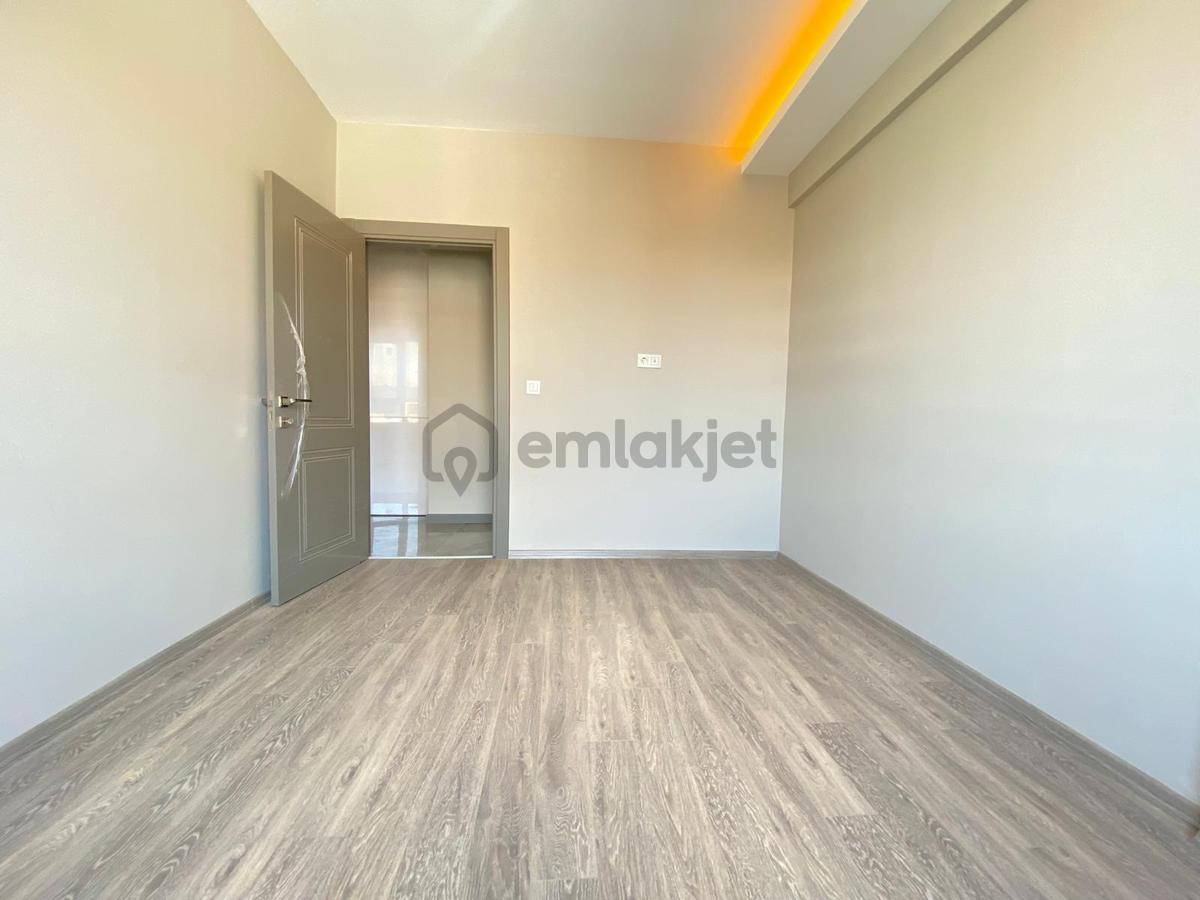 Alaçatı'dan İncek'te Lüks Ara Katta Yerden Isıtmalı 2+1 Daire - 12
